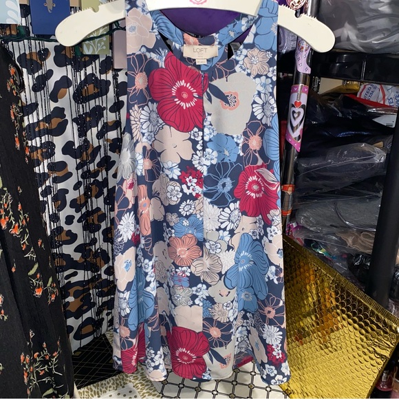 LOFT BEAUTIFUL FLORAL SLEEVELESS BLOUSE - Picture 1 of 7